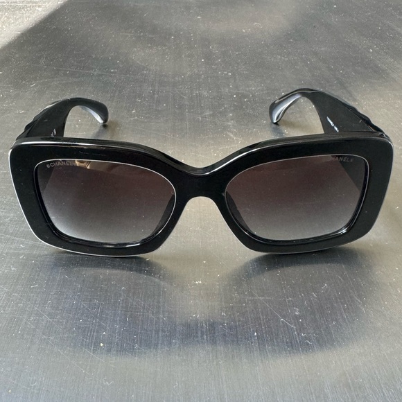 Chanel CH5483 CC Rectangle Sunglasses in Black - Picture 4 of 9